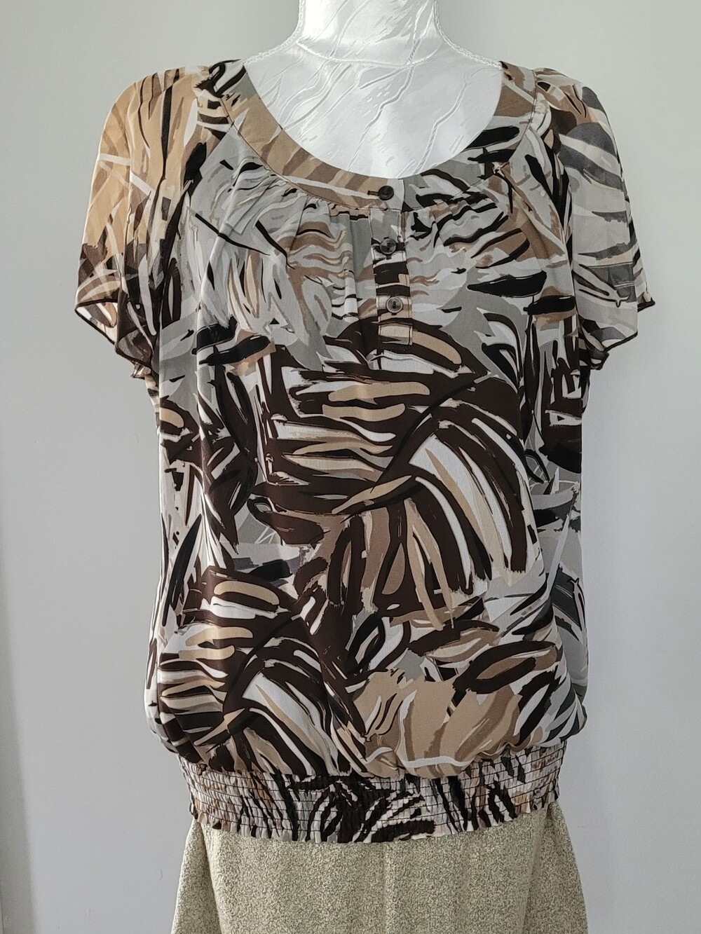 Apt. 9 Short Sleeve Abstract Print Blouse in Brown, Cream and Black